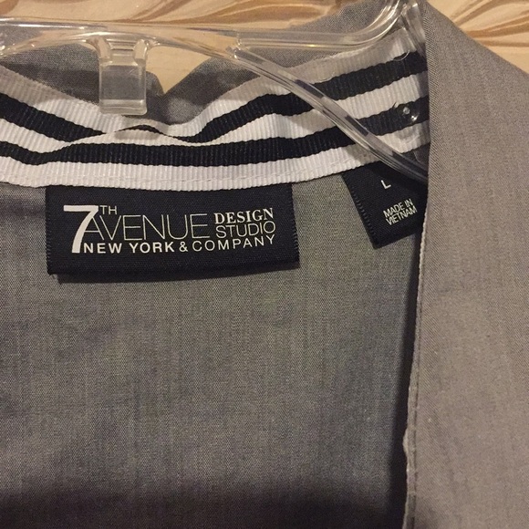 New York and Co. Button shirt - Picture 3 of 3